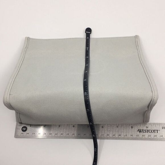 Christian Dior Beauty | Dior | Trousse Cosmetic Pouch Light Gray - Picture 13 of 16